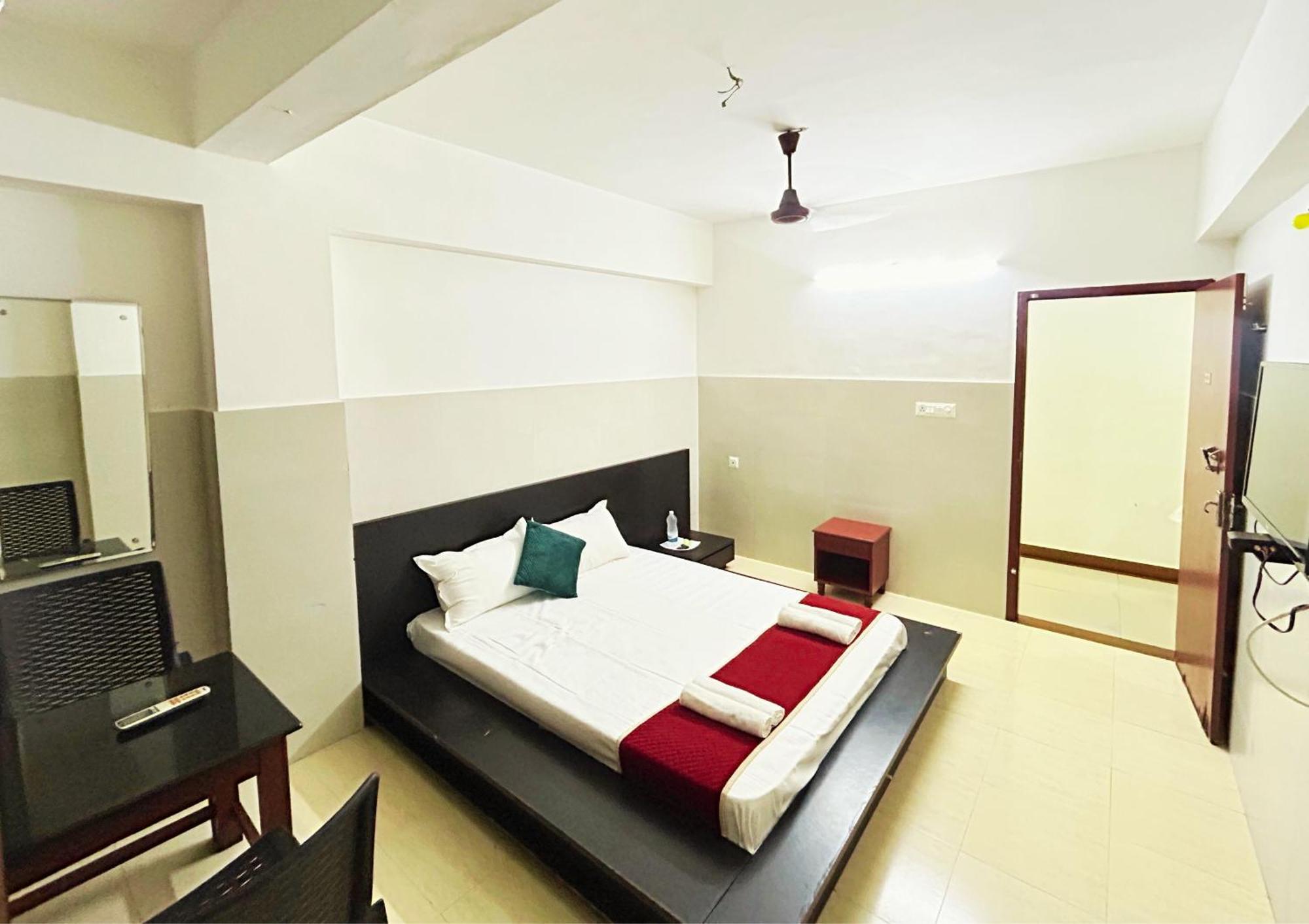 Midtown Residency Hotel Kozhikode Exterior photo