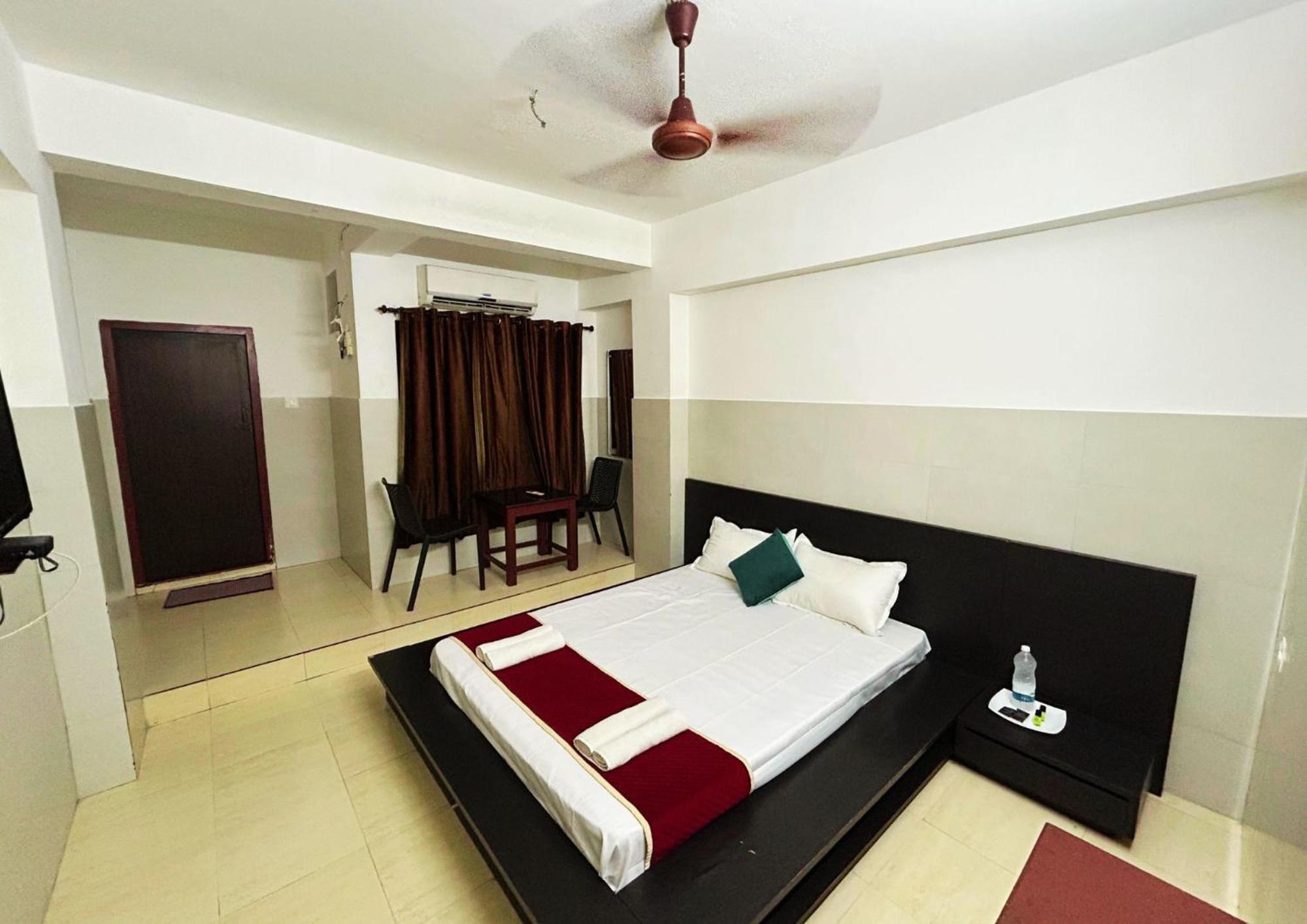 Midtown Residency Hotel Kozhikode Exterior photo